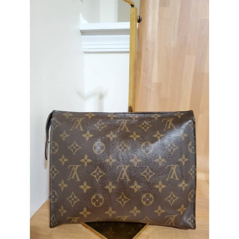 Authentic Louis Vuitton Monogram Toiletry Pouch 26 - Picture 1 of 9